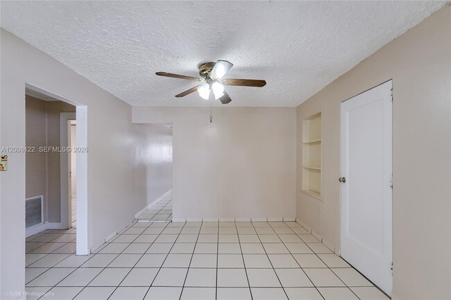 Building Photo - 166 E 17th St