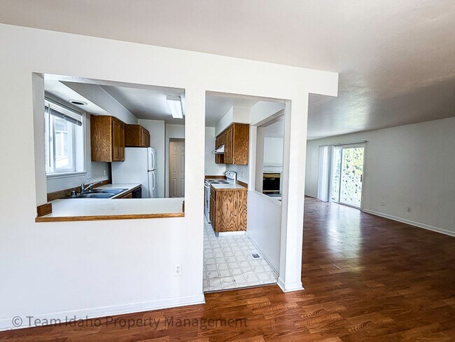 Building Photo - 562 Deer Meadow Ct