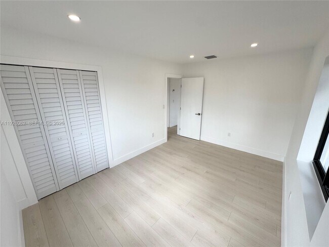 Building Photo - 15300 NW 32nd Ave