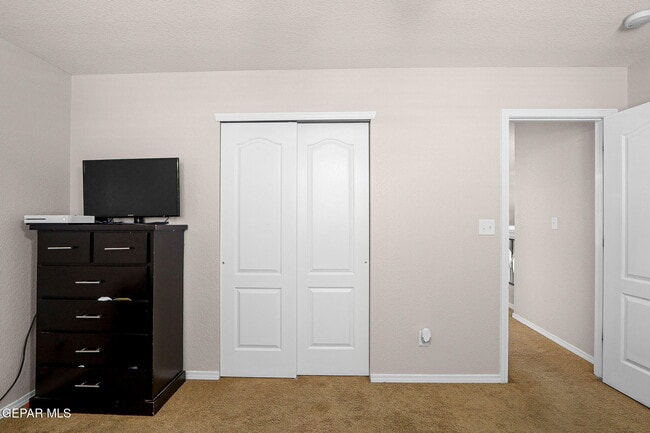 Building Photo - 2057 Shreya St
