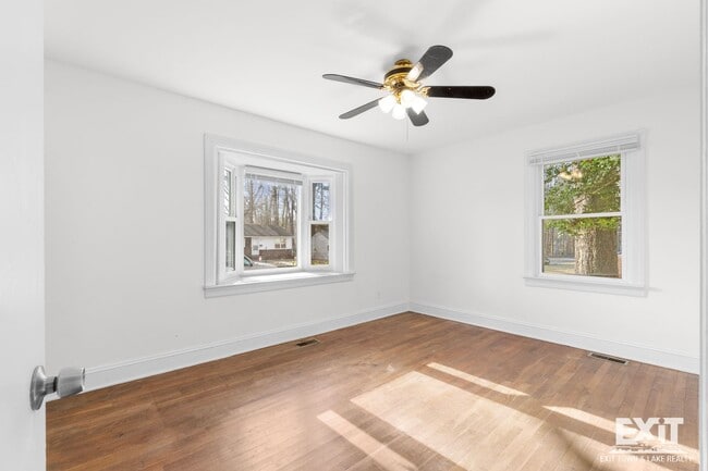 Building Photo - Welcome to your 2 bedroom, 1 bath home in South Hill!