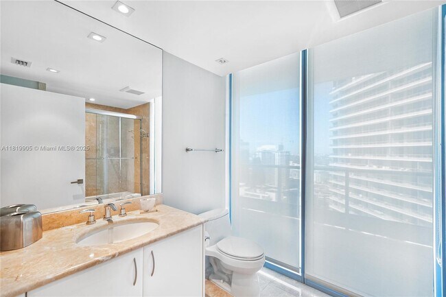 Building Photo - 1331 Brickell Bay Dr