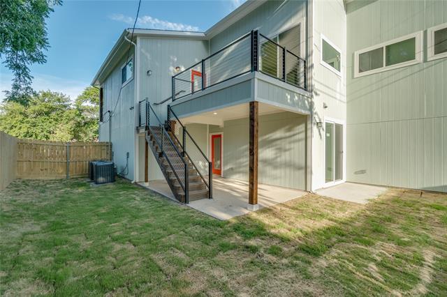 Building Photo - 1855 Highland Dr E