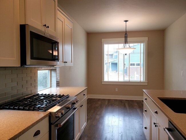 Building Photo - 20863 Gateway Dr