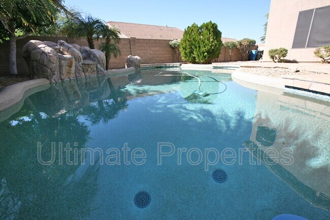 Building Photo - 6345 W Rowel Rd