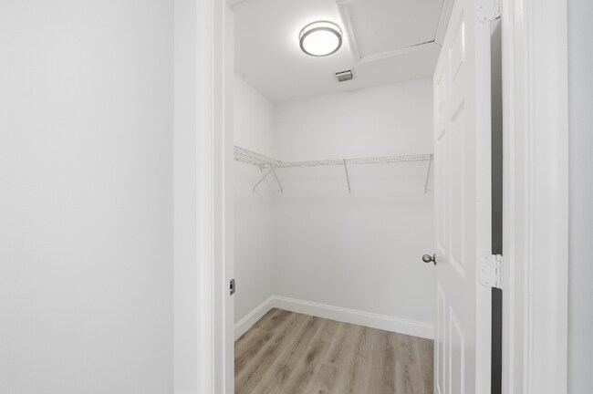 Building Photo - 2691 Albatross Rd N