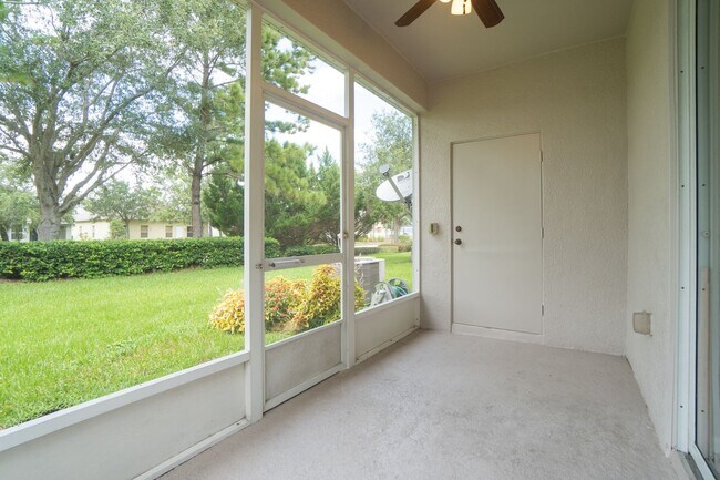 Building Photo - Beautiful 3/2.5 Townhome in gated communit...
