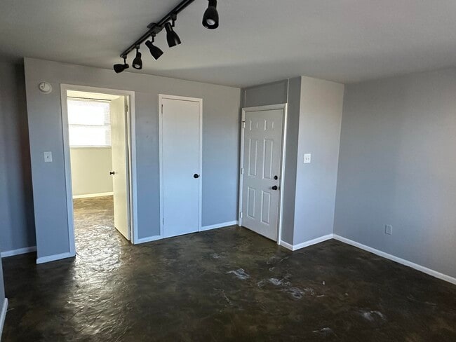 Building Photo - 703 Wilkinson Blvd