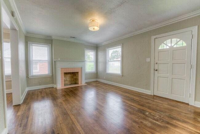 Building Photo - Gorgeous renovation!