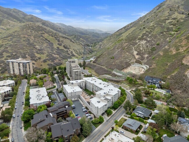 Building Photo - 3075 Kennedy Dr