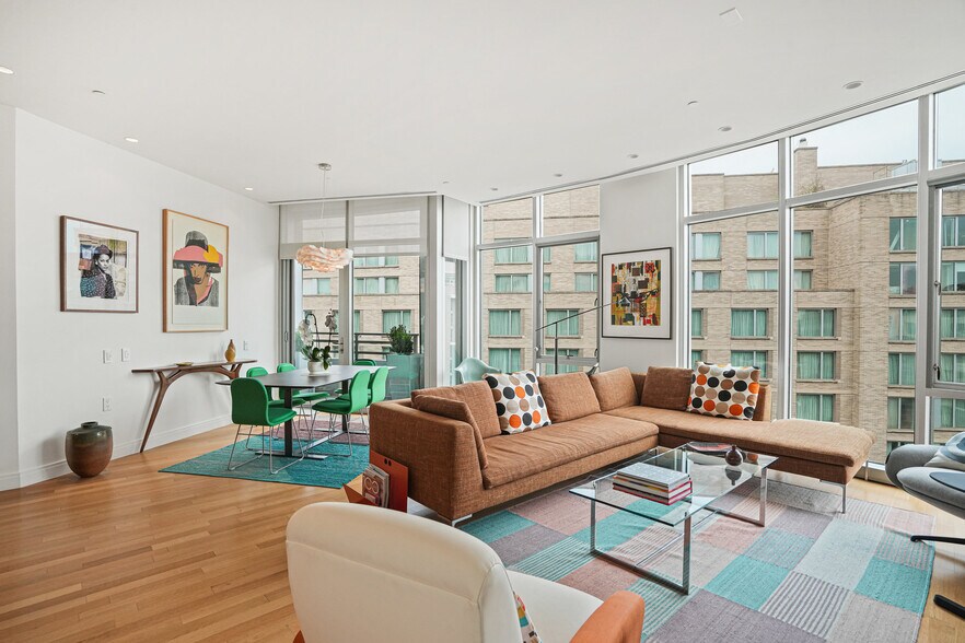 LR/DR - 1177 22nd St NW