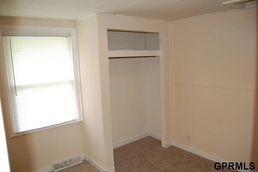 Building Photo - 610 W 22nd Ave