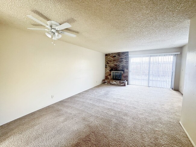 Building Photo - For Lease Near UNR - 2 Bed, 1.5 Bath with ...