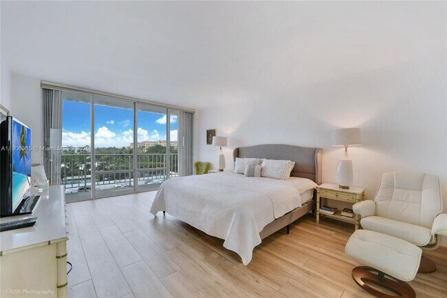 Building Photo - 881 Ocean Dr