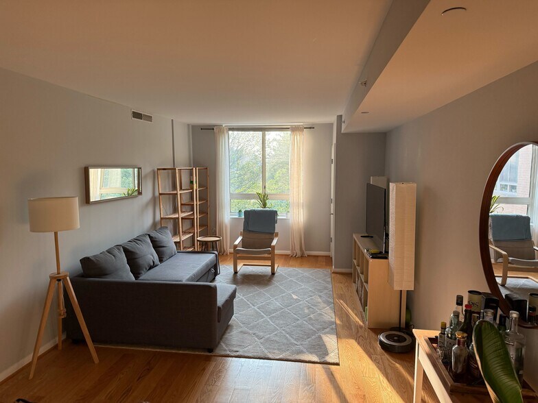 Building Photo - 350 G St SW