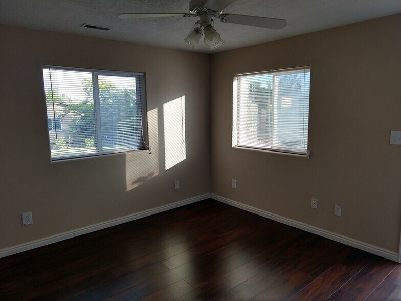 Building Photo - 4045 W Juniper Rd