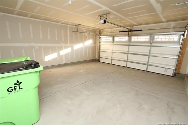 Building Photo - 510 Light Oak Wy