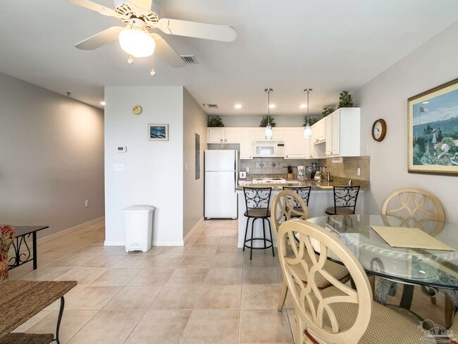 Building Photo - 13500 Sandy Key Dr