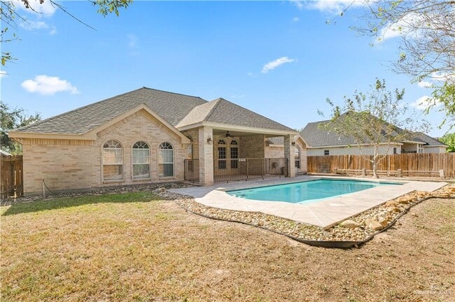 Building Photo - 23 Ora St