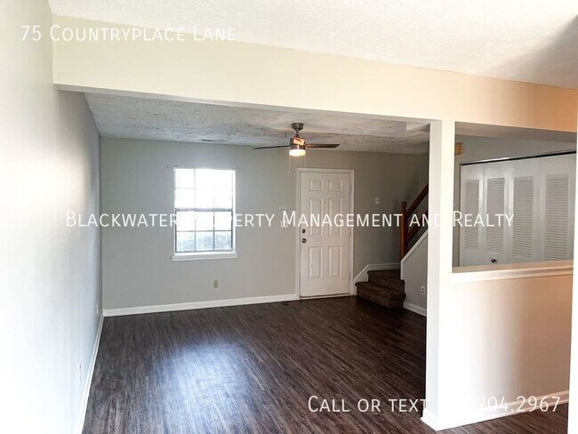 Building Photo - 2 Bedroom Townhome in Countryplace!