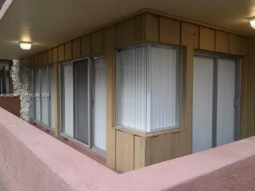 Building Photo - 4850 SW 63rd Terrace