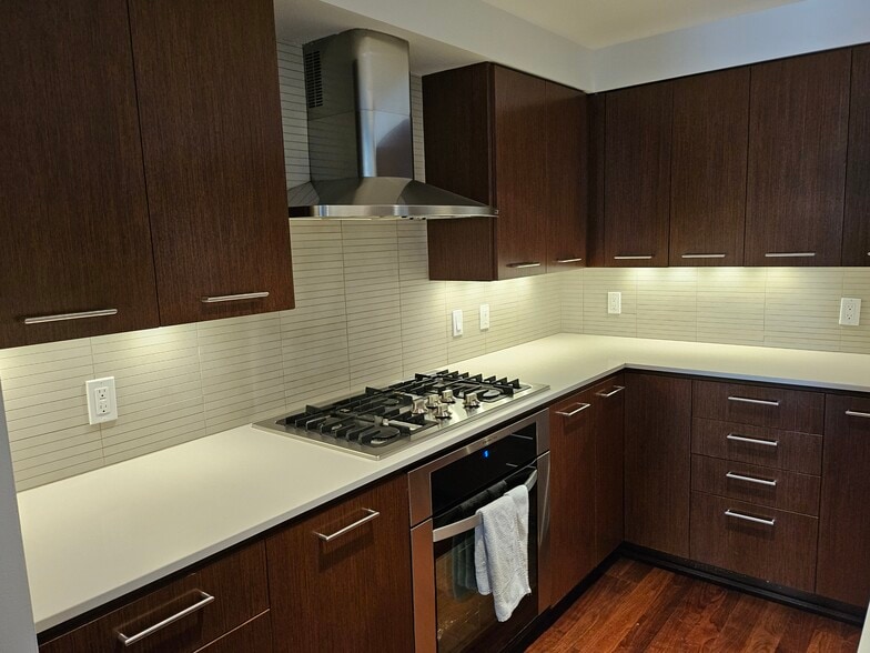 Building Photo - 1310 NW Naito Pky