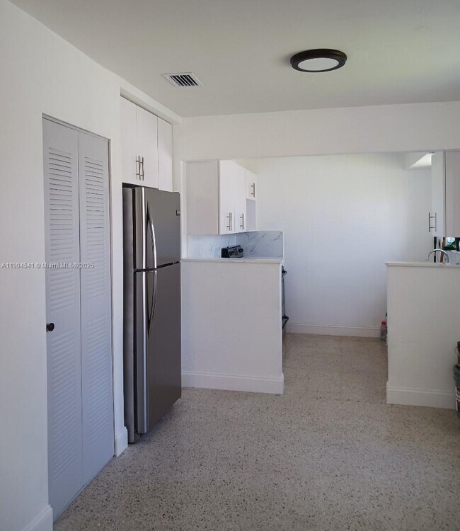 Building Photo - 380 Tamiami Canal Rd