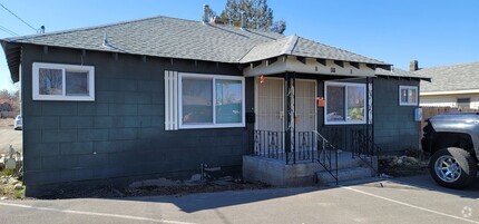 Building Photo - 831