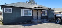 Building Photo - 831