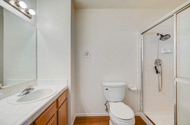 Building Photo - Move-In Ready Condo Near Summerlin!