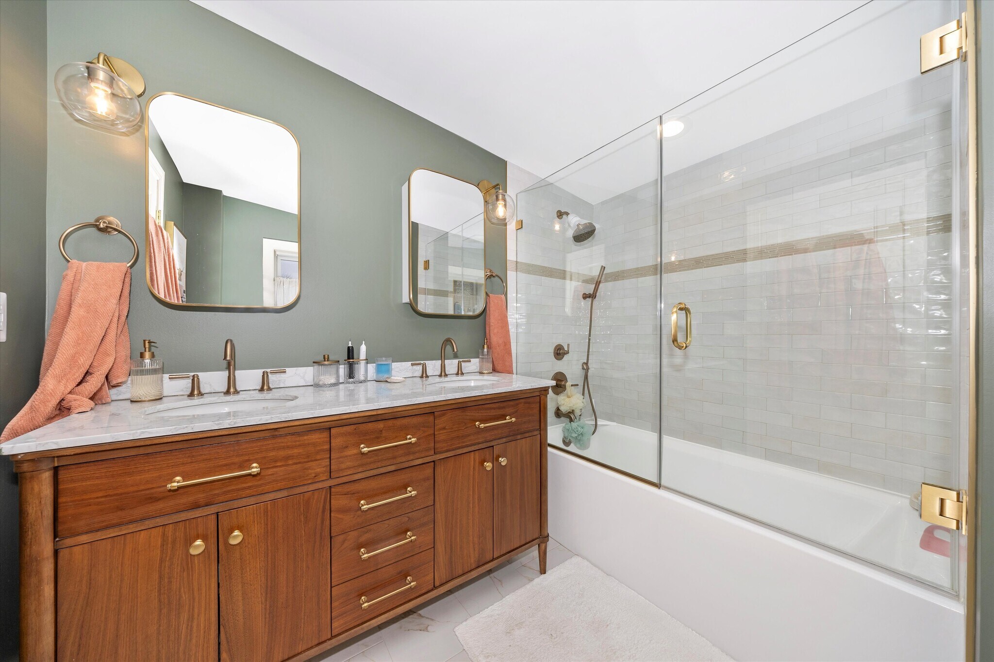 Building Photo - 15 E 5th St