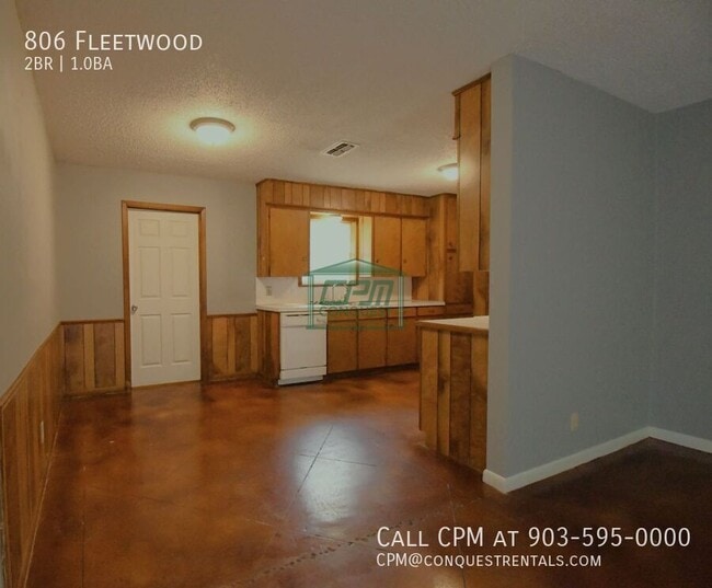 Building Photo - 806 Fleetwood-