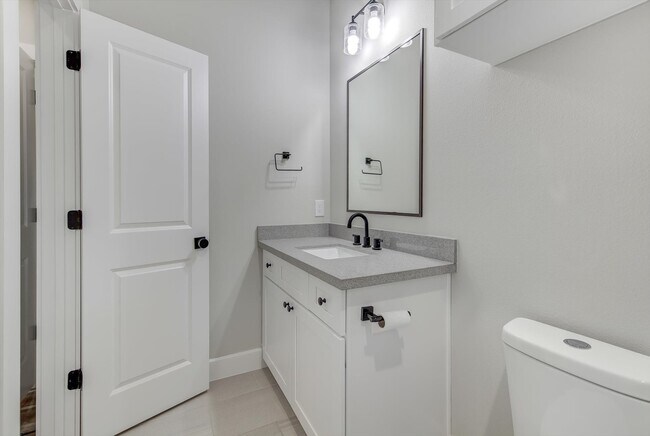 Building Photo - 1329 Buescher Dr