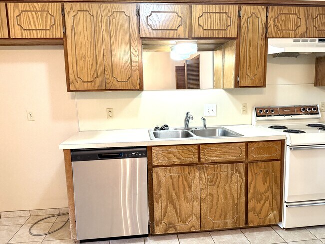 Building Photo - 2302 Shenandoah Dr