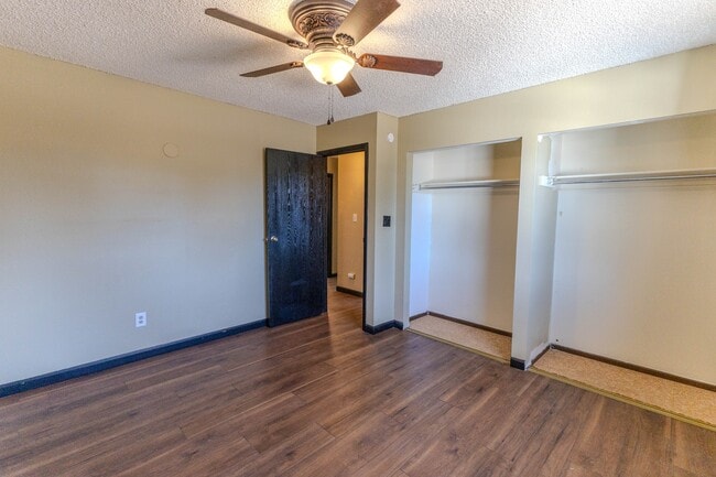Building Photo - 7210 Millbrook Ct