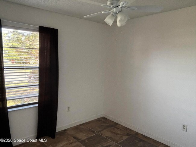 Building Photo - 272 High Rd NW