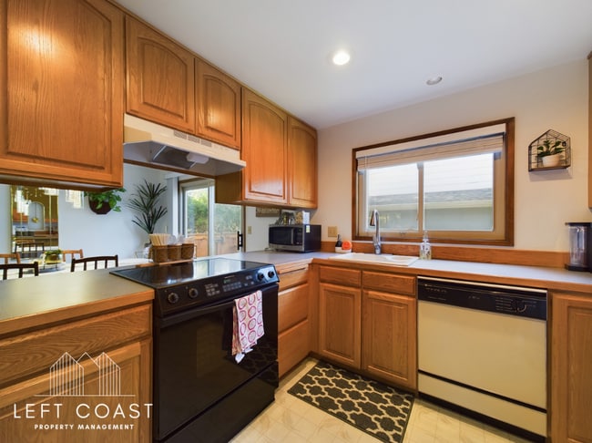 Building Photo - 890 SW 7th St