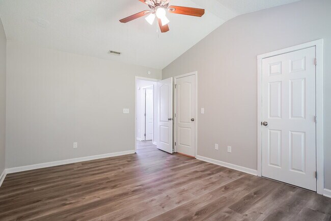 Building Photo - 204 Yellow Jasmine Path