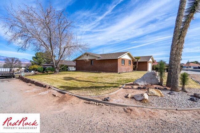 Building Photo - Upgraded 3 Bedroom Home in Bloomington Hills