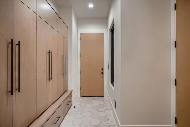 Building Photo - 6412 Lantern View Dr