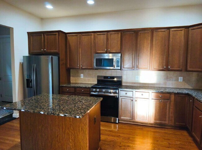 Building Photo - Luxurious Single-Family Home in Vibrant One Loudoun!