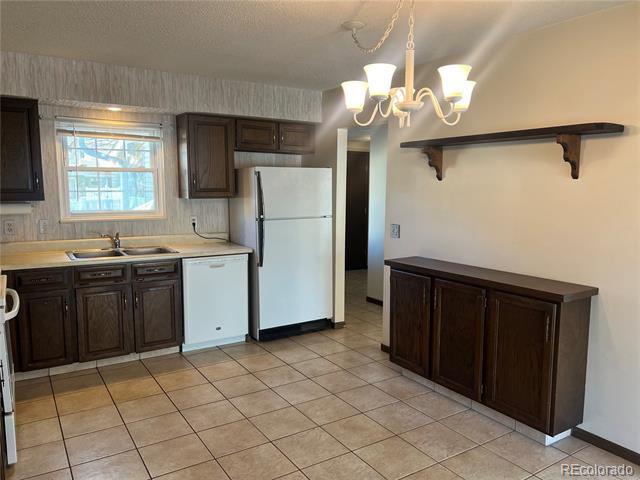 Building Photo - 2750 S Heather Gardens Way