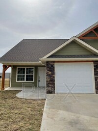 Building Photo - 612 Easton Dr