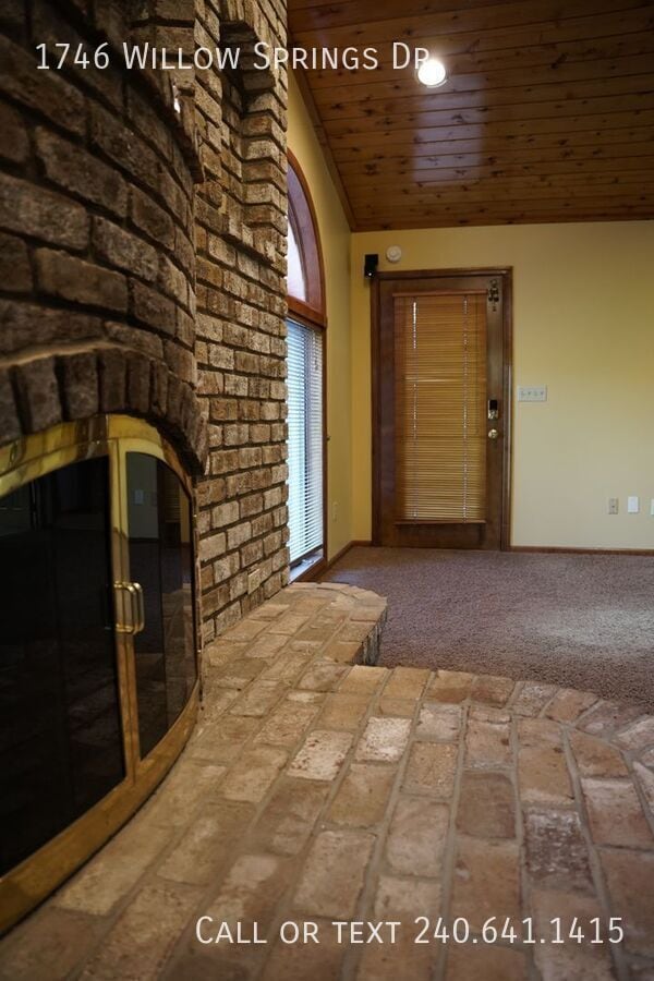 Building Photo - 1746 Willow Springs Dr