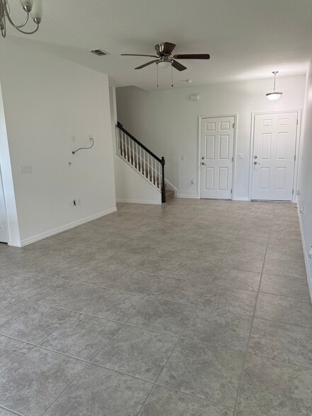 Building Photo - 2259 Seven Oaks Dr