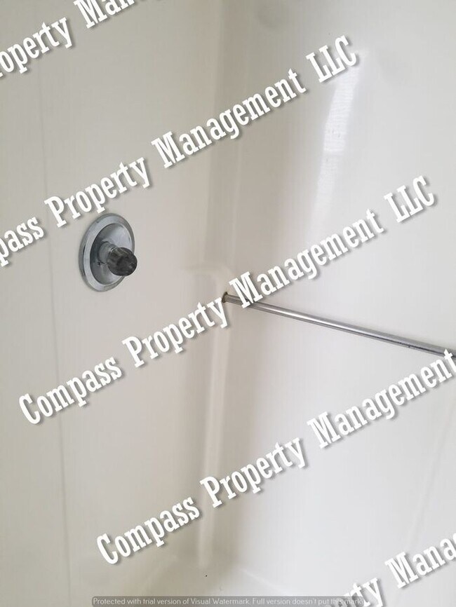 Building Photo - $1895 - 4 Bed, 2 Bath, 2 Car Garage - Lanc...