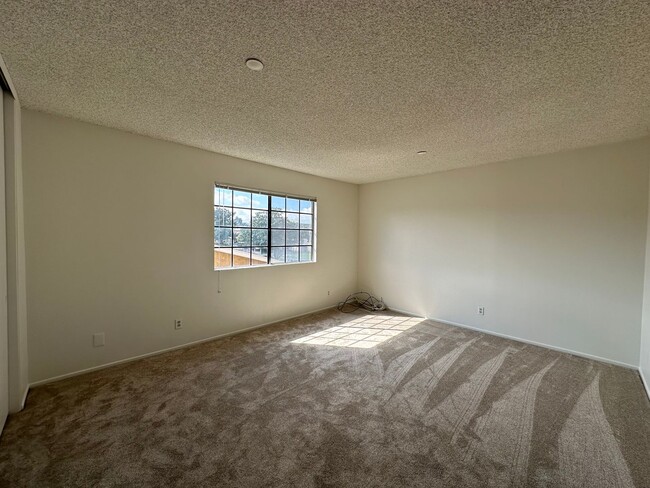 Building Photo - 812 - 2118-2120 S. Meridian LLC