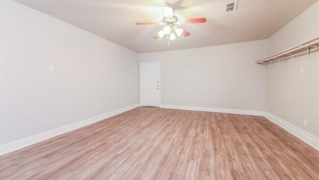 Building Photo - 1406 Ridgecrest Dr
