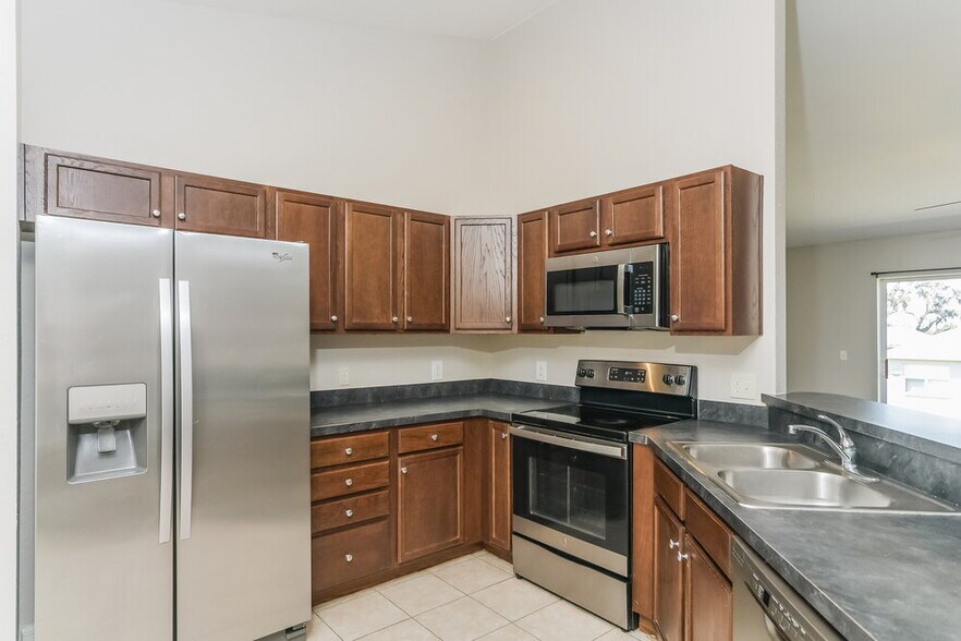 Building Photo - 8364 Greystone Dr