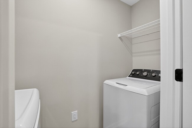 Building Photo - 7055 Hanesbrook Cir